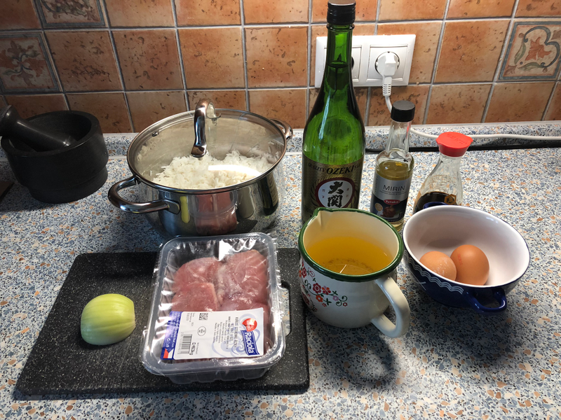 Top row from left: rice, sake, mirin, soy sauceBottom row from left: onion, chicken thighs, dashi, eggs